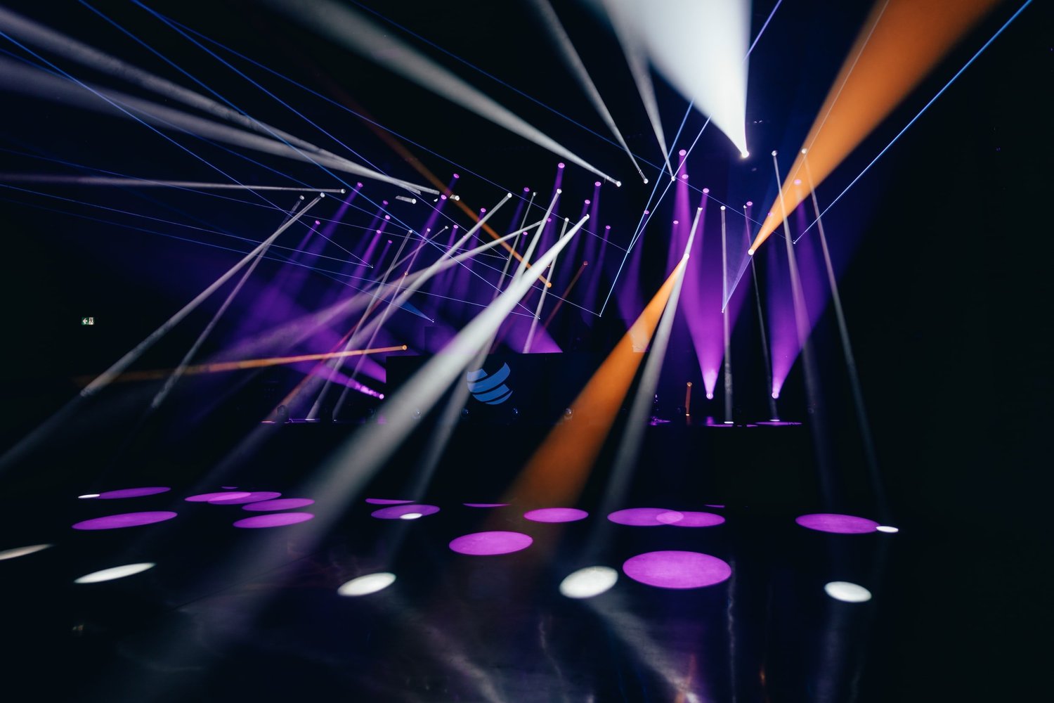 Stage lasers and concert lighting at a Wizard Studios production